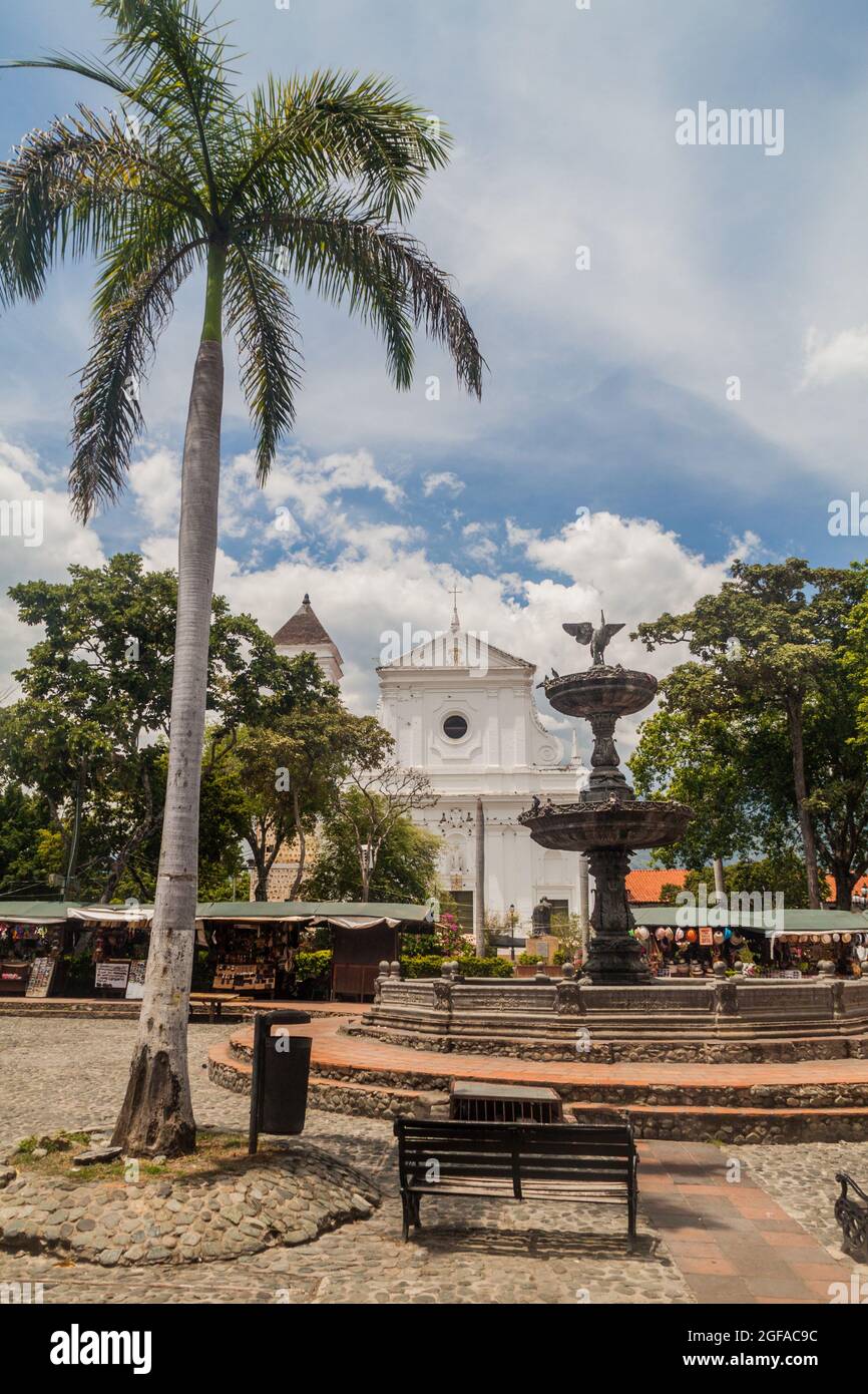 Catedral Basilica de la Inmaculada Concepcion cattedrale in Plaza Mayor Simon Bolivar a Santa Fe de Antioquia, Colombia. Foto Stock