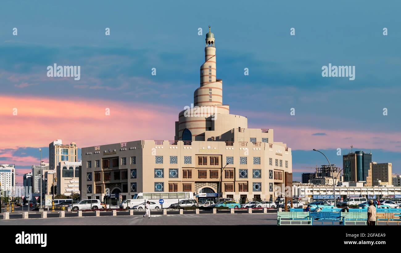 Doha, Qatar - Febbraio 2019: Moschea al Fanar, soprannominata la Moschea della spirale Foto Stock