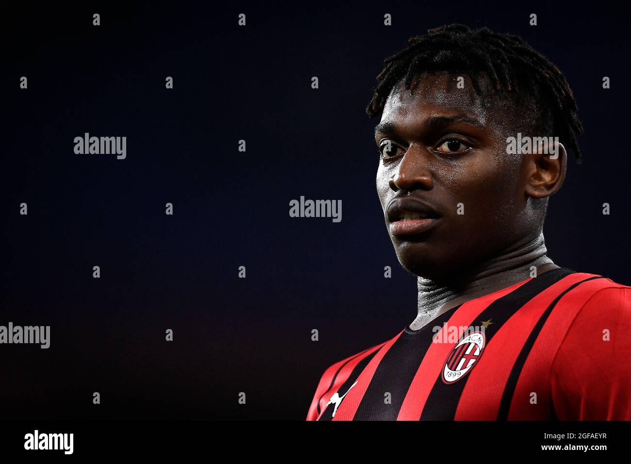 Genova, Italia. 23 agosto 2021. Rafael Leao di AC Milan guarda durante la serie UNA partita di calcio tra UC Sampdoria e AC Milan. Credit: Nicolò campo/Alamy Live News Foto Stock