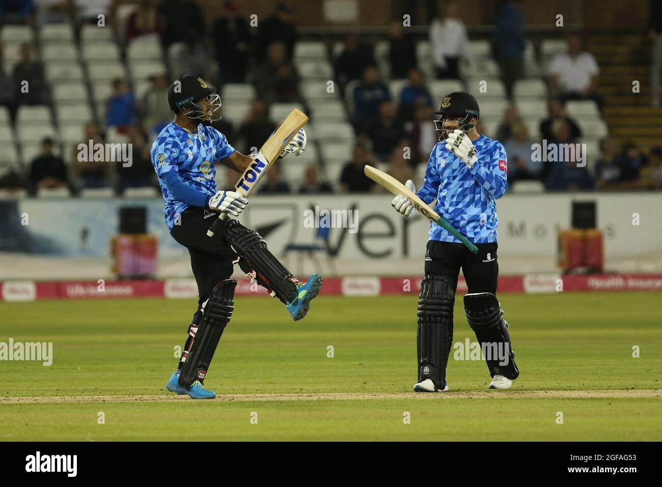CHESTER LE STREET, REGNO UNITO. Il 24 AGOSTO Chris Jordan of Sussex celebra le corse vincenti durante la partita Vitality T20 Blast tra lo Yorkshire County Cricket Club e il Sussex County Cricket Club presso Emirates Riverside, Chester le Street martedì 24 agosto 2021. (Credit: Will Matthews | MI News) Credit: MI News & Sport /Alamy Live News Foto Stock