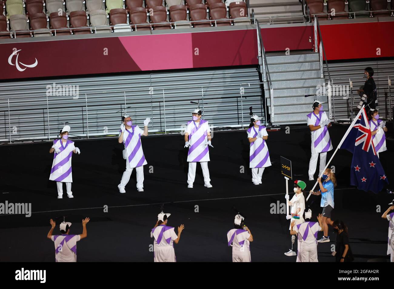 Arriva la delegazione New Zeland (NZL), 24 AGOSTO 2021 : Tokyo 2020 cerimonia di apertura dei Giochi Paralimpici allo Stadio Olimpico di Tokyo, Giappone. Credit: YUTAKA/AFLO SPORT/Alamy Live News Foto Stock