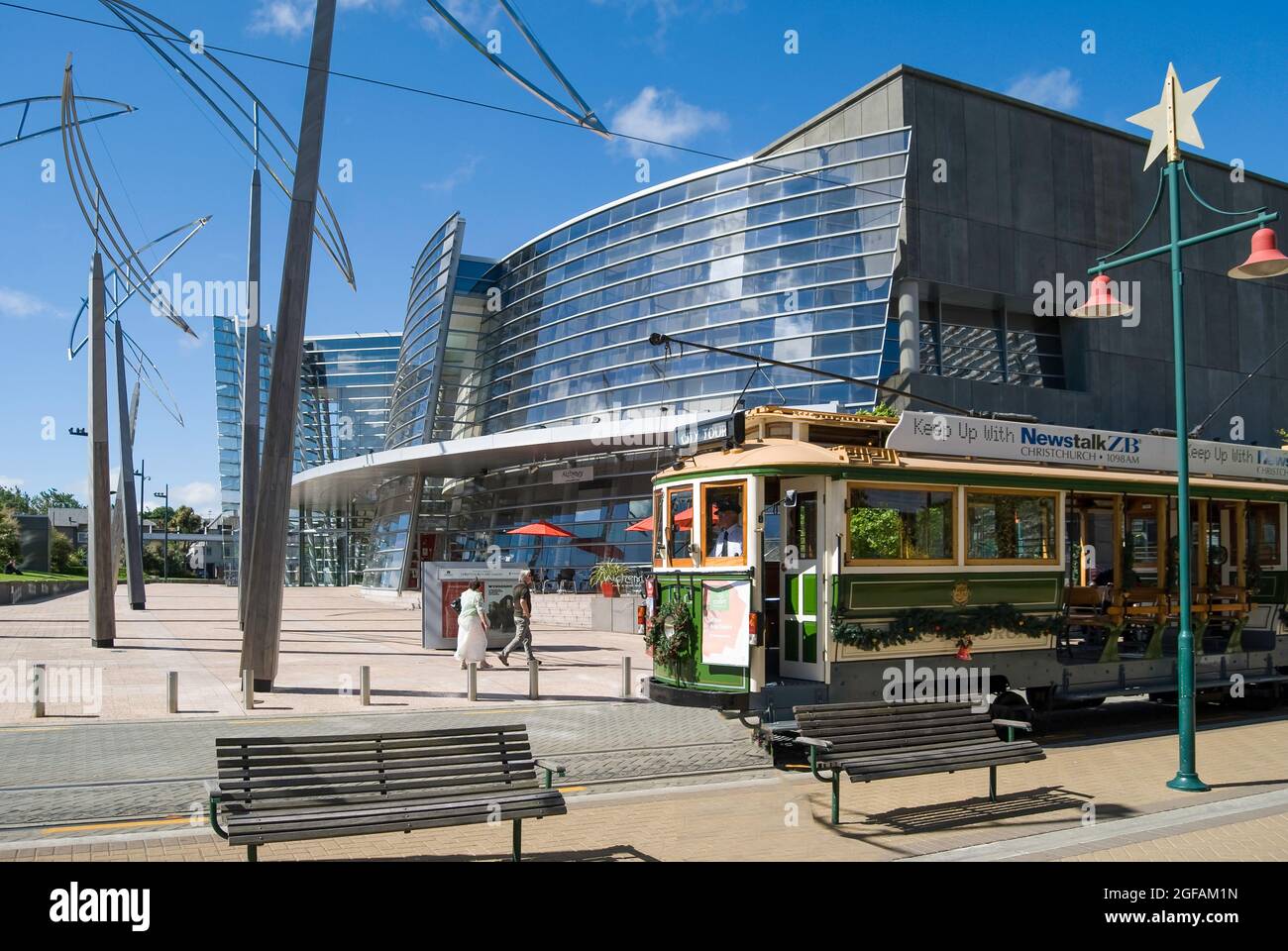 Christchurch Art Gallery (Te Puna O Waiwhetu) e City Loop Tram, Worcester Boulevard, Christchurch, Canterbury, Nuova Zelanda Foto Stock