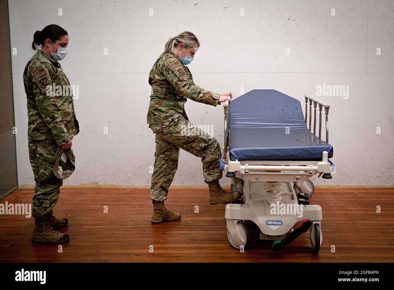 Task Force McGuire-Dix Airmen ha istituito strutture mediche per l'arrivo di civili afghani a sostegno del Dipartimento di operazione guidata dallo Stato Allees Refuge sulla base congiunta McGuire-Dix-Lakehurst, New Jersey, 21 agosto 2021. I membri del servizio stanno lavorando 24 ore su 24 per fornire supporto come base per ricevere afghani vulnerabili nei prossimi giorni. Il Dipartimento della Difesa, a sostegno del Dipartimento di Stato, fornisce trasporto e alloggio temporaneo a sostegno dell'operazione Allees Refuge. Questa iniziativa segue l'impegno dell'America nei confronti dei cittadini afghani che hanno aiutato la Foto Stock