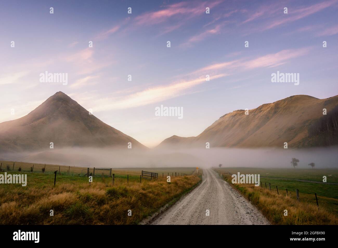 Sunrise at moke Lake Rd, ben Lomond, Queenstown, Otago, South Island, Nuova Zelanda Foto Stock