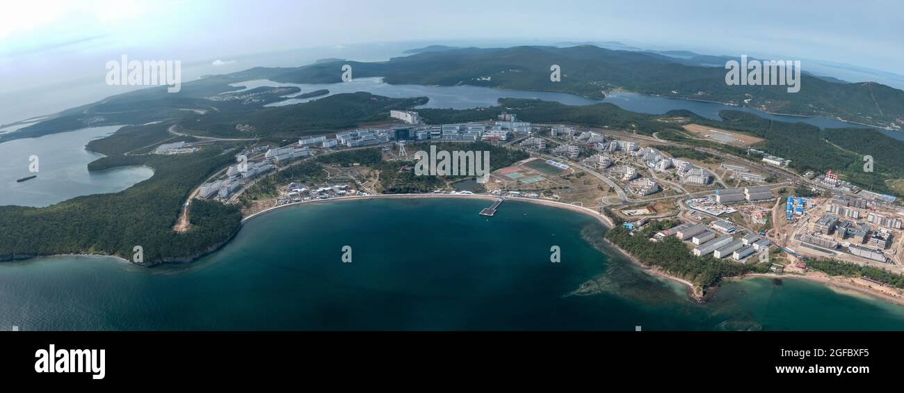 Vladivostok, Russia - 23 agosto 2021: Vista dall'alto dell'Università Federale Estremo Oriente di Vladivostok. Foto Stock