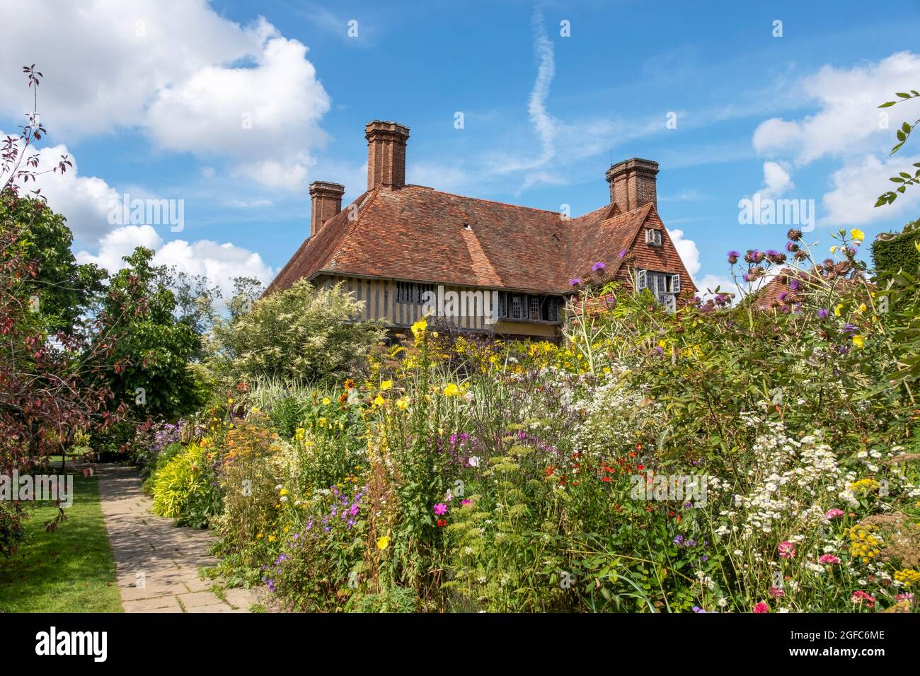 Great Dixter House and Garden, East Sussex, Inghilterra, Regno Unito. La casa del giardiniere e scrittrice Christopher Lloyd celebrato in ritardo. Foto Stock