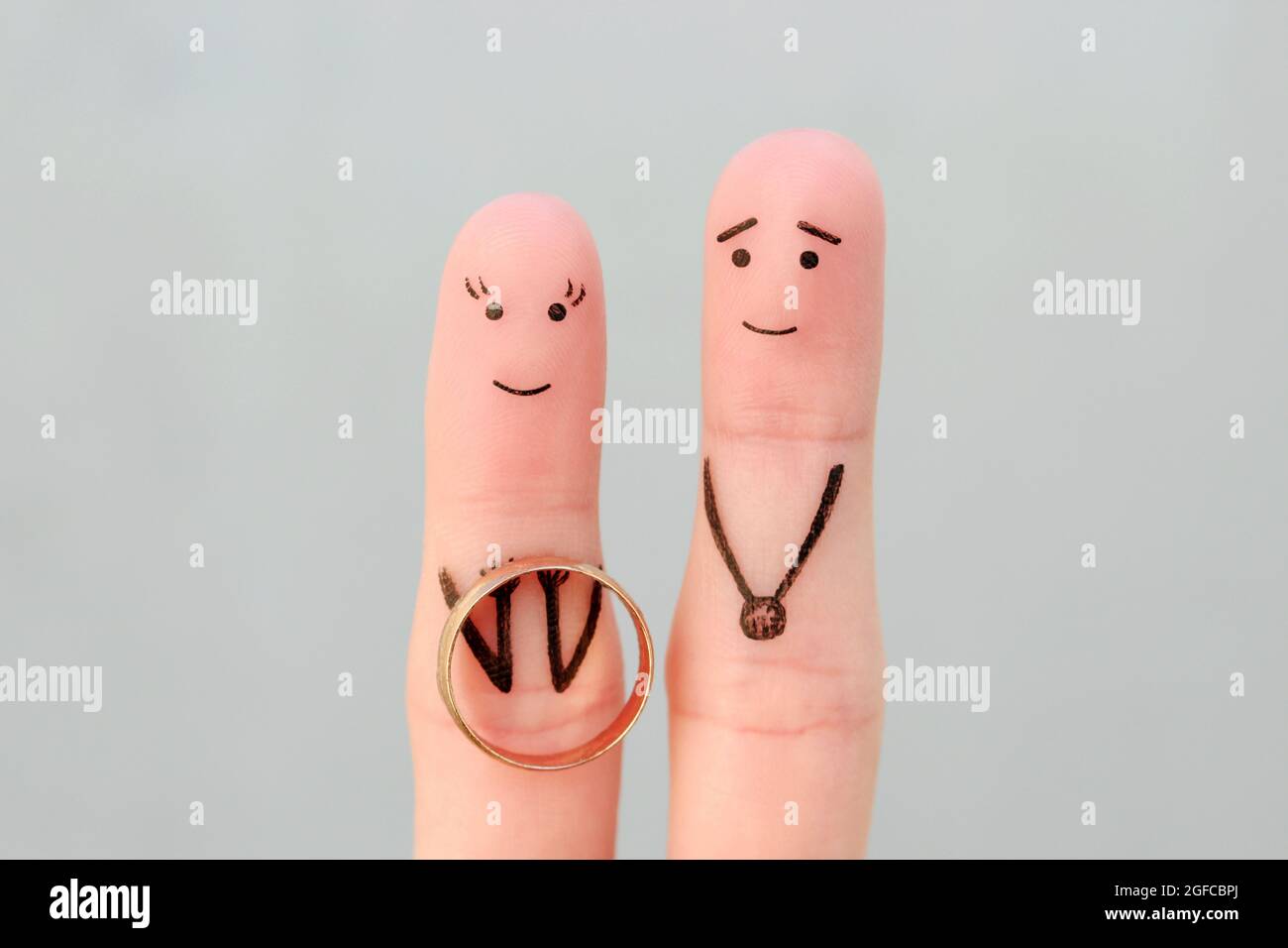 Fingers arte di felice coppia. Concetto di donna che propone all'uomo. Foto Stock
