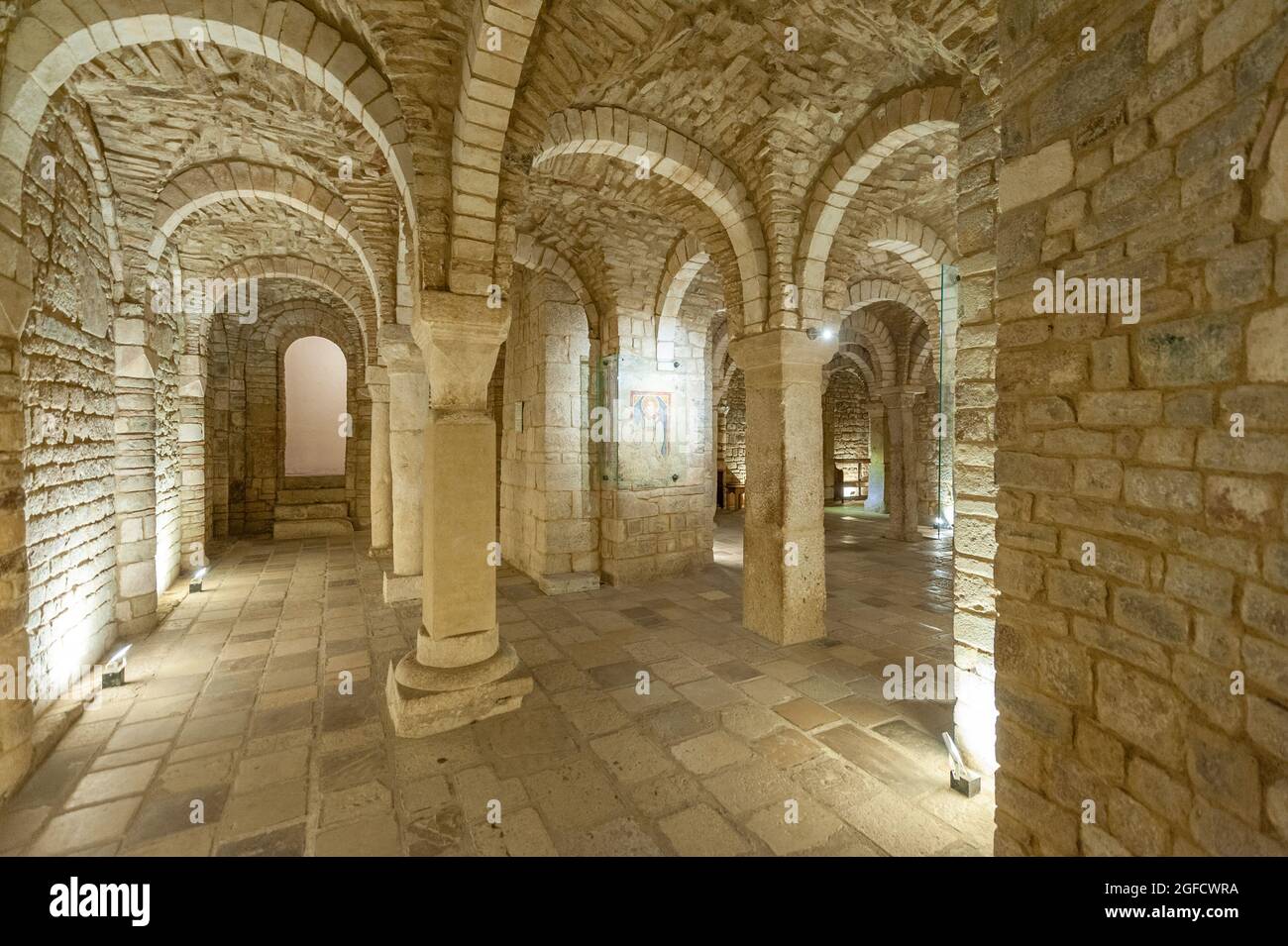 Cripta paleocristiana di San Casto, IV secolo, Cattedrale di Trivento, colonne, archi, Affreschi in stile bizantino Foto Stock