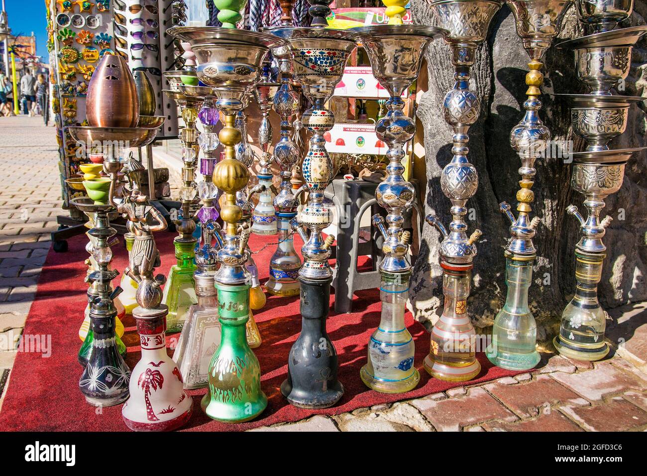 , Egitto - Jan 27, 2020: La Hookah al negozio di articoli da regalo di strada nel negozio di souvenir egiziano a Hurgada. Egitto. Foto Stock