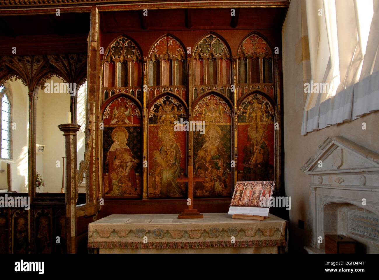 Rood screen all'interno della chiesa di St Helen, Ranworth, Norfolk Foto Stock