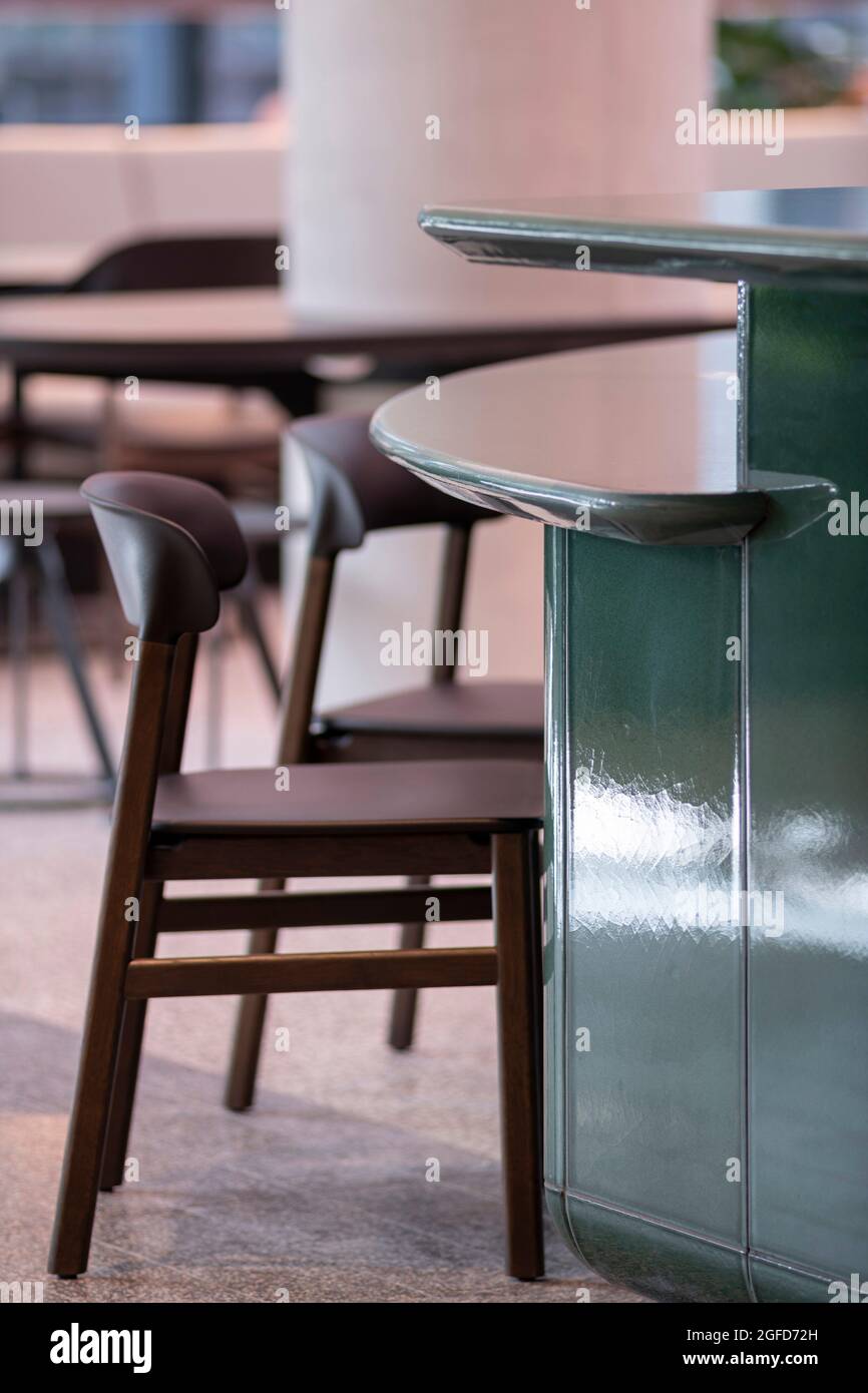 Banco caffè. 100 Liverpool Street, Londra, Regno Unito. Architetto: Hopkins Architects Partnership LLP, 2021. Foto Stock