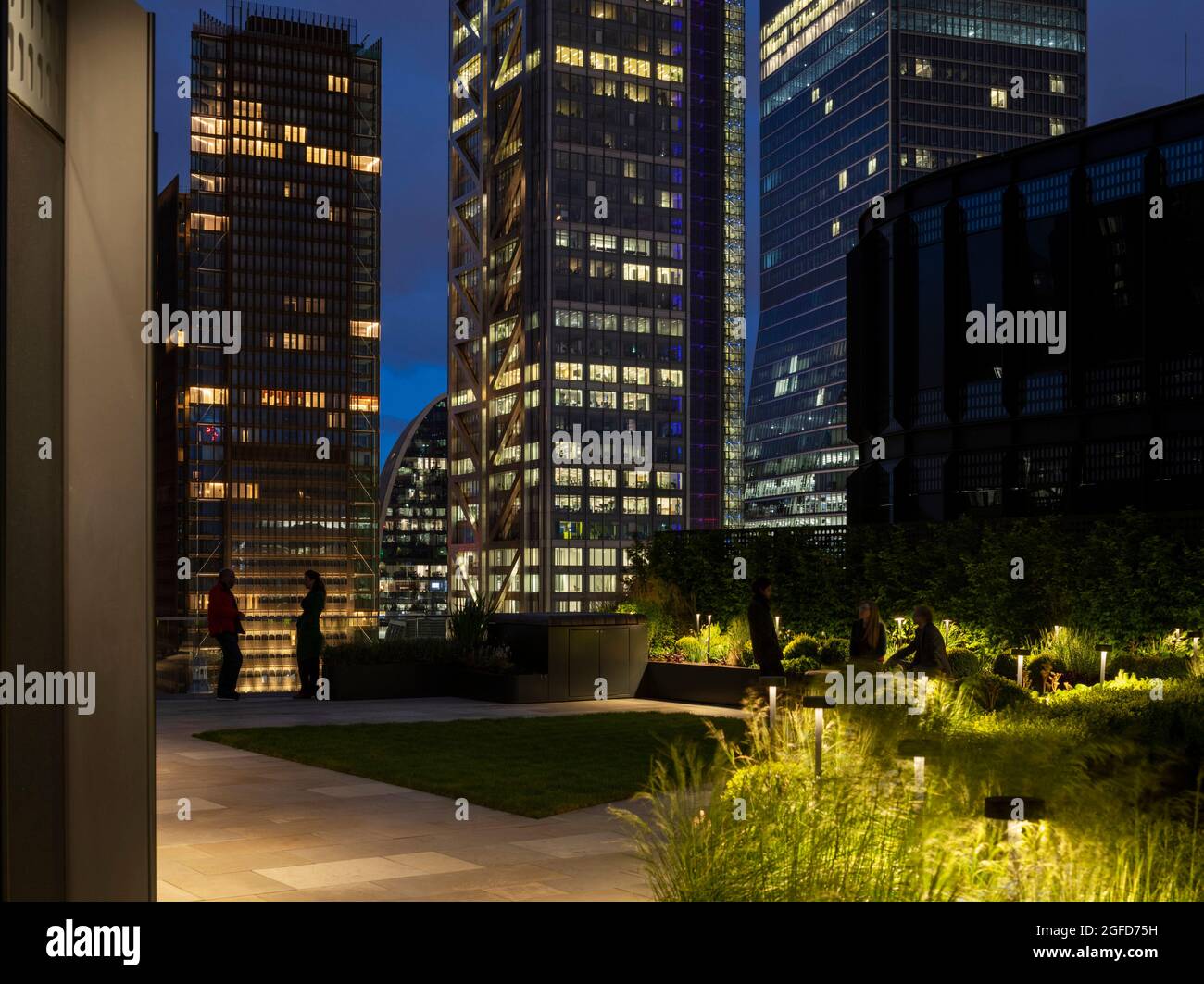 Terrazza sul tetto. 100 Liverpool Street, Londra, Regno Unito. Architetto: Hopkins Architects Partnership LLP, 2021. Foto Stock