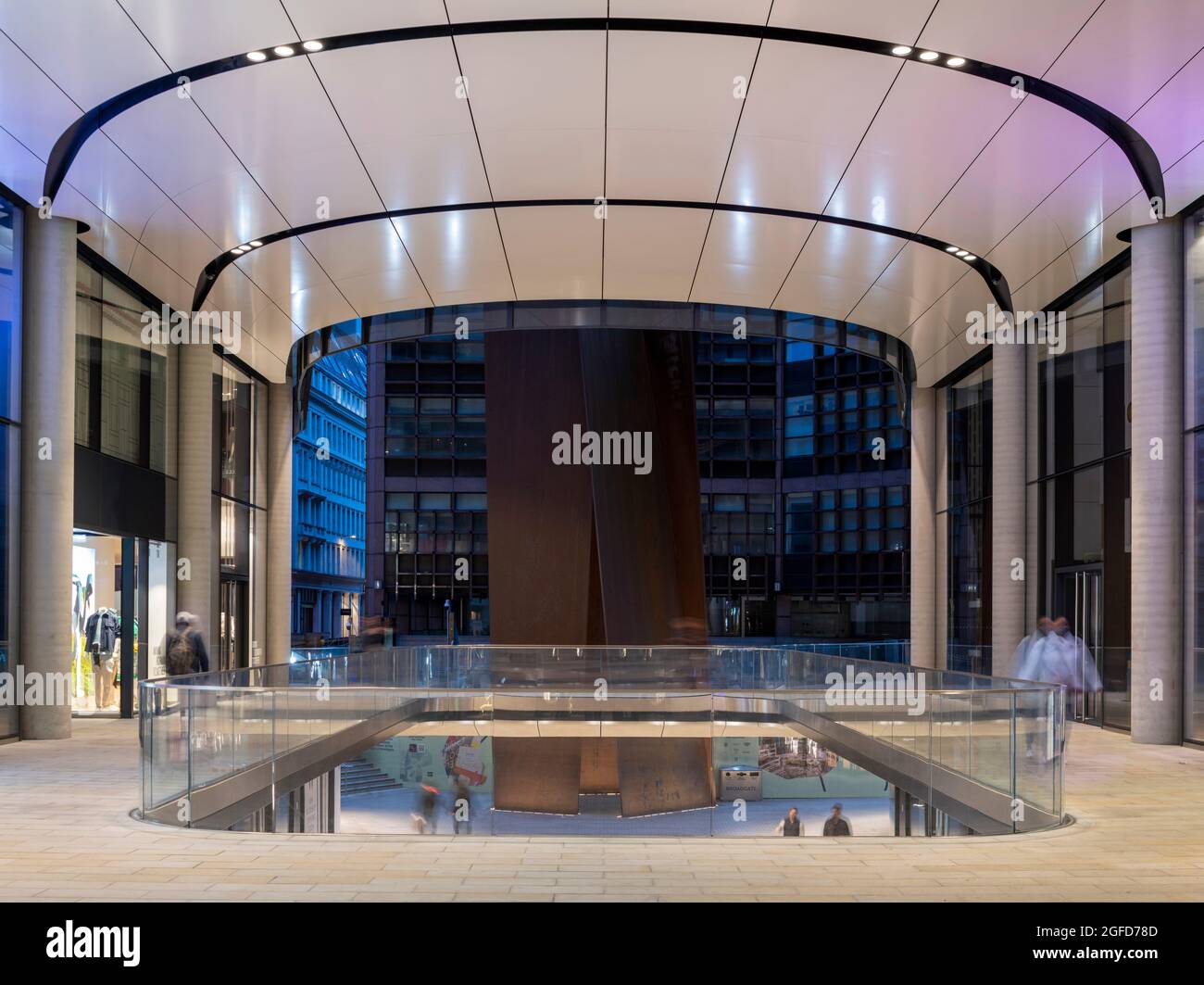 Centro commerciale al primo piano. 100 Liverpool Street, Londra, Regno Unito. Architetto: Hopkins Architects Partnership LLP, 2021. Foto Stock