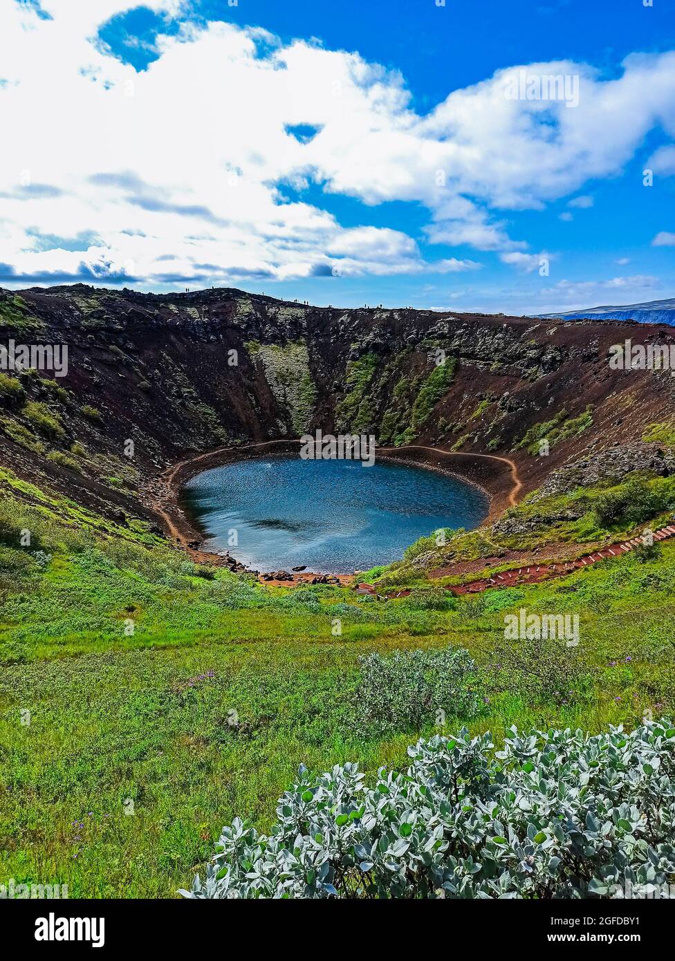 Kerid o Kerith, il lago vulcanico cratere sulla strada turistica del cerchio d'oro in Islanda nel periodo estivo. Foto Stock
