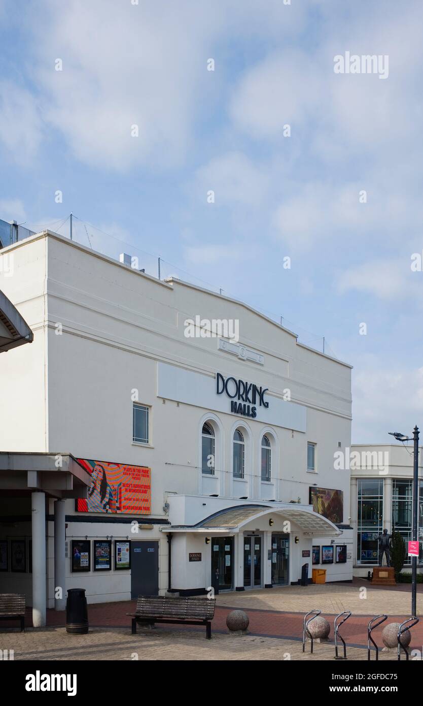 Dorking Halls teatro esterno nel centro di Dorking, Surrey Foto Stock