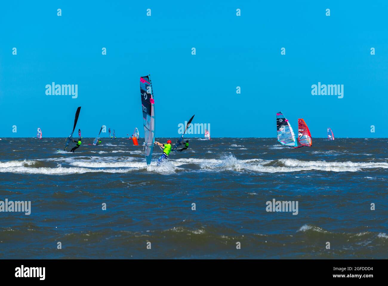 Coppa di Windsurf Multivan, St.-Peter-Ording, penisola Eiderstedt, Frisia settentrionale, Schleswig-Holstein, Germania Foto Stock