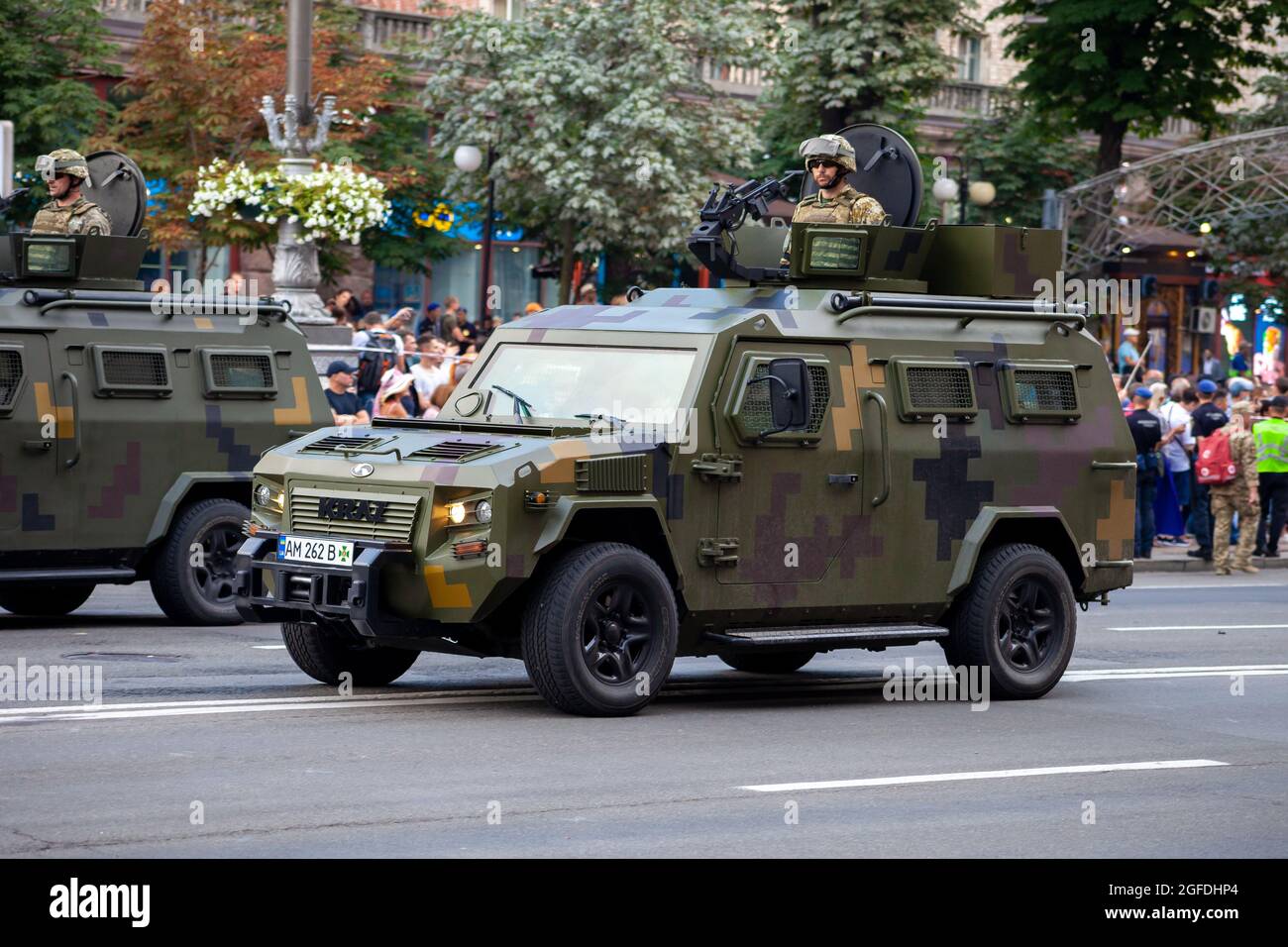 Ucraina, Kiev - 18 agosto 2021: Parata militare. Veicolo blindato . Trasporto in colori protettivi. Veicoli militari SUV. Foto Stock