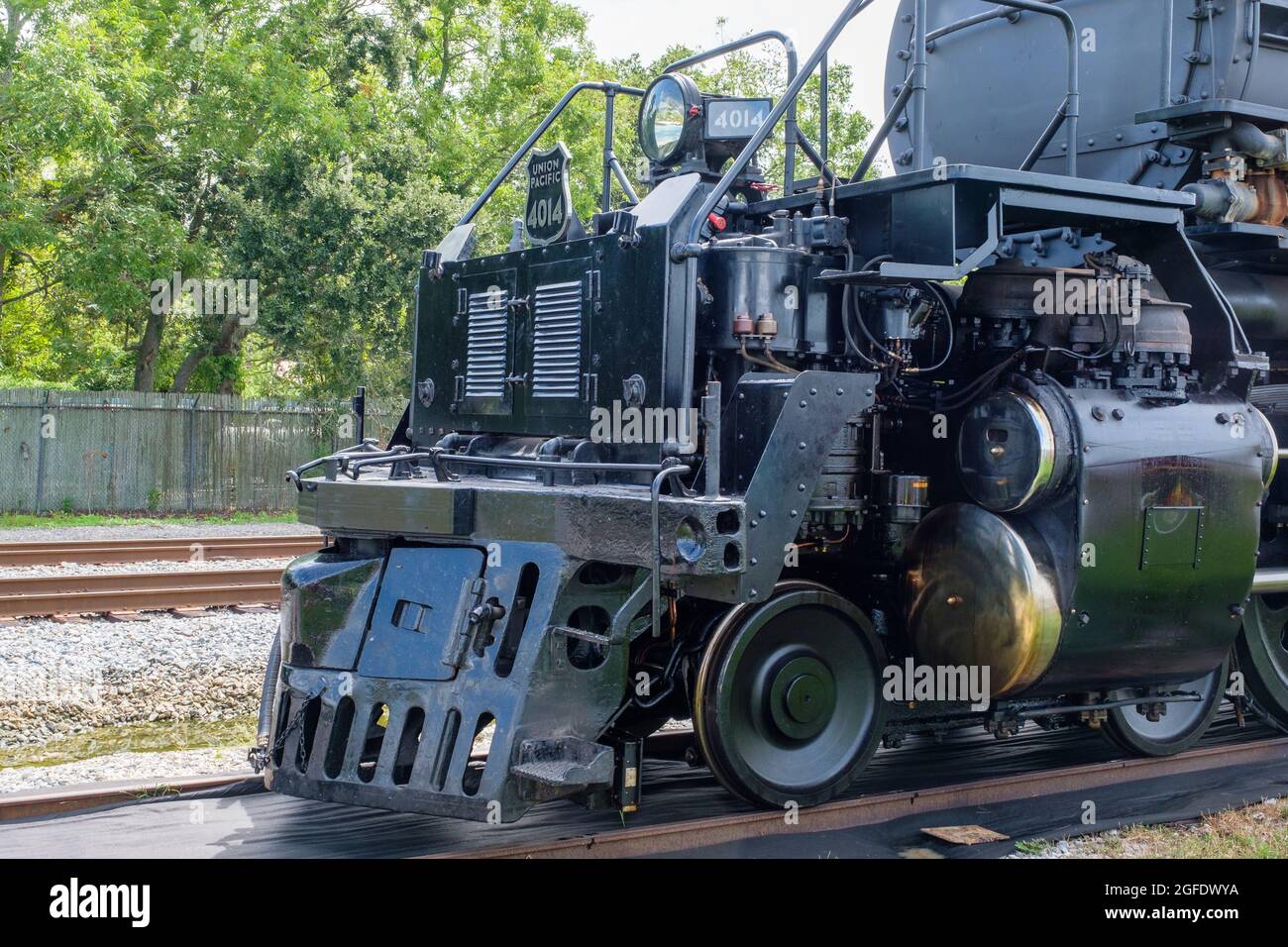 NEW ORLEANS, LA, Stati Uniti d'America - 21 AGOSTO 2021: Di fronte alla locomotiva a vapore Big Boy 4014 durante la sua fermata del tour a Uptown New Orleans Foto Stock