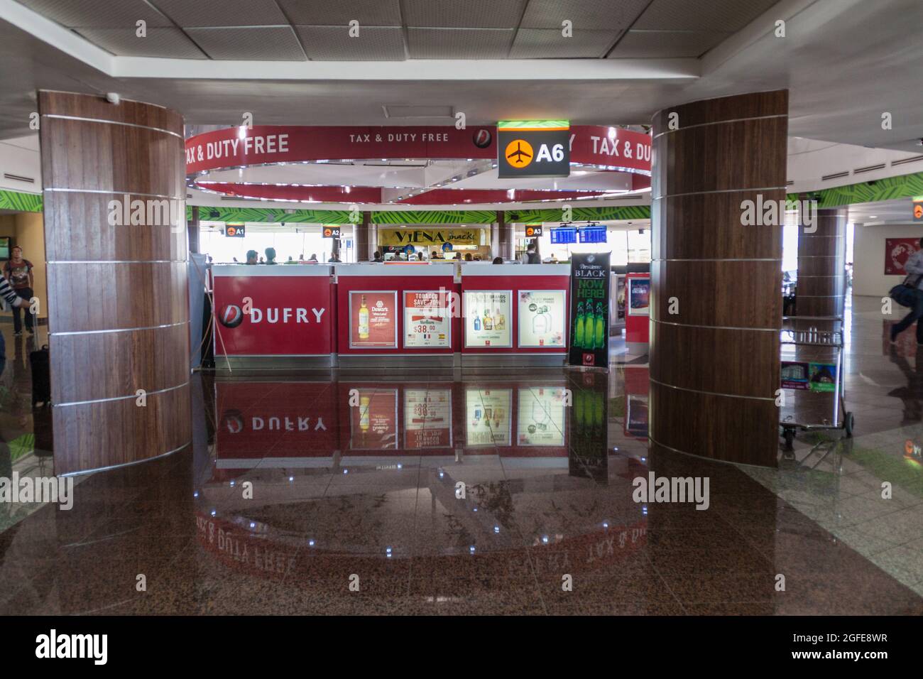 SANTO DOMINGO, REPUBBLICA DOMINICANA - 25 SETTEMBRE 2015: Interno dell'Aeroporto Internazionale Las Americas di Santo Domingo. Foto Stock