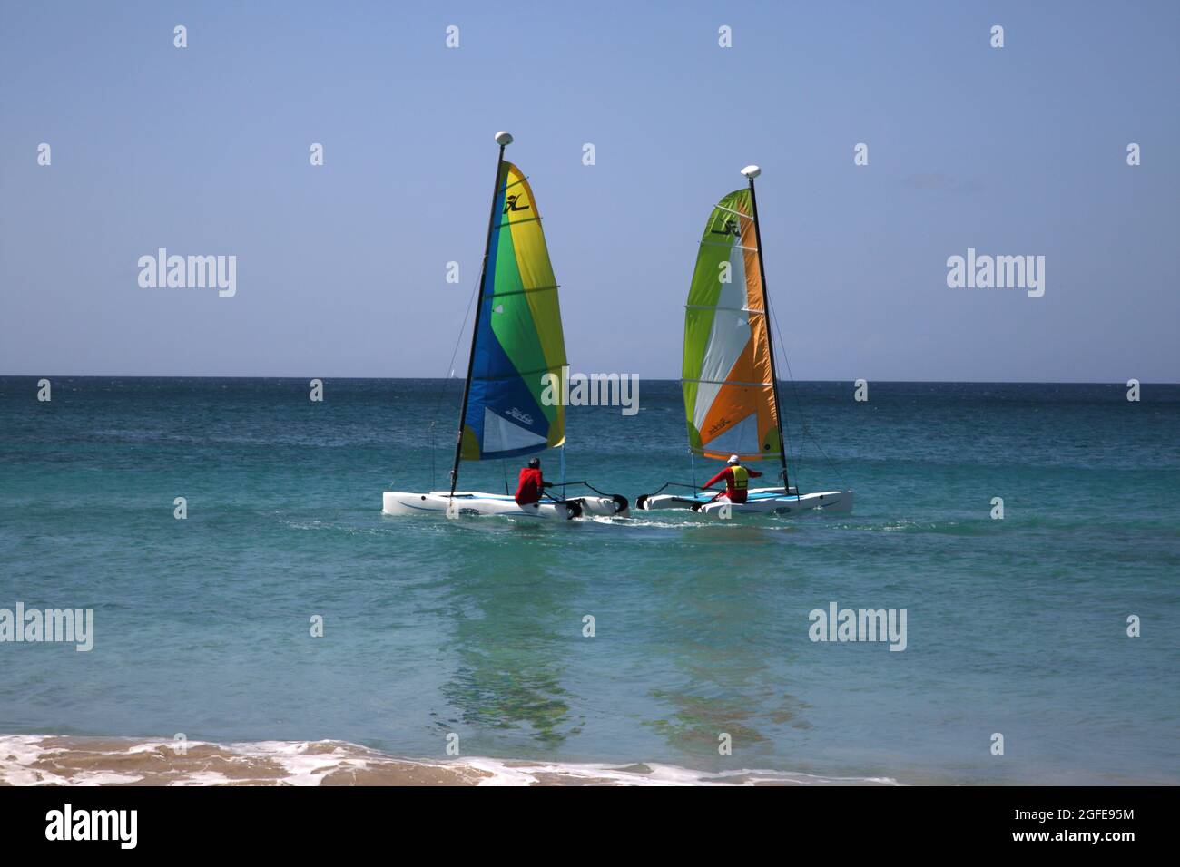 Grand Anse Beach Grenada persone vela Catamarani Foto Stock