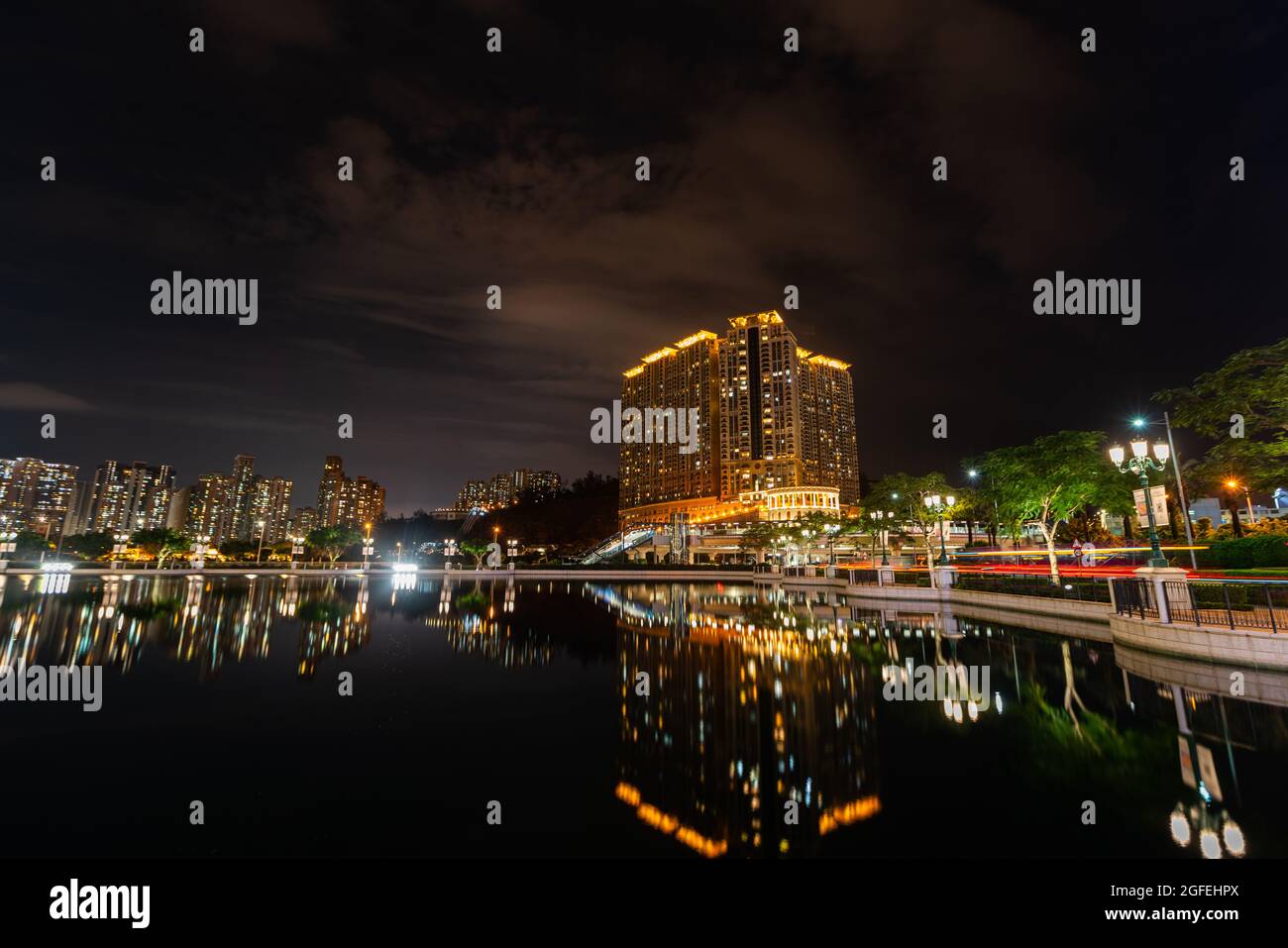 Vista della città con edifici moderni e hotel a Macao Foto Stock