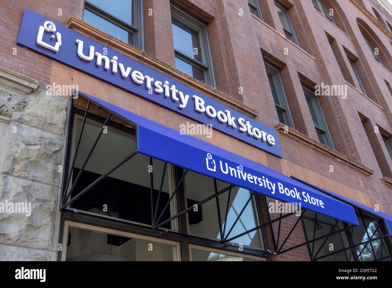 Tacoma, WA USA - circa Agosto 2021: Vista del libro dell'università fuori di UW Tacoma. Foto Stock