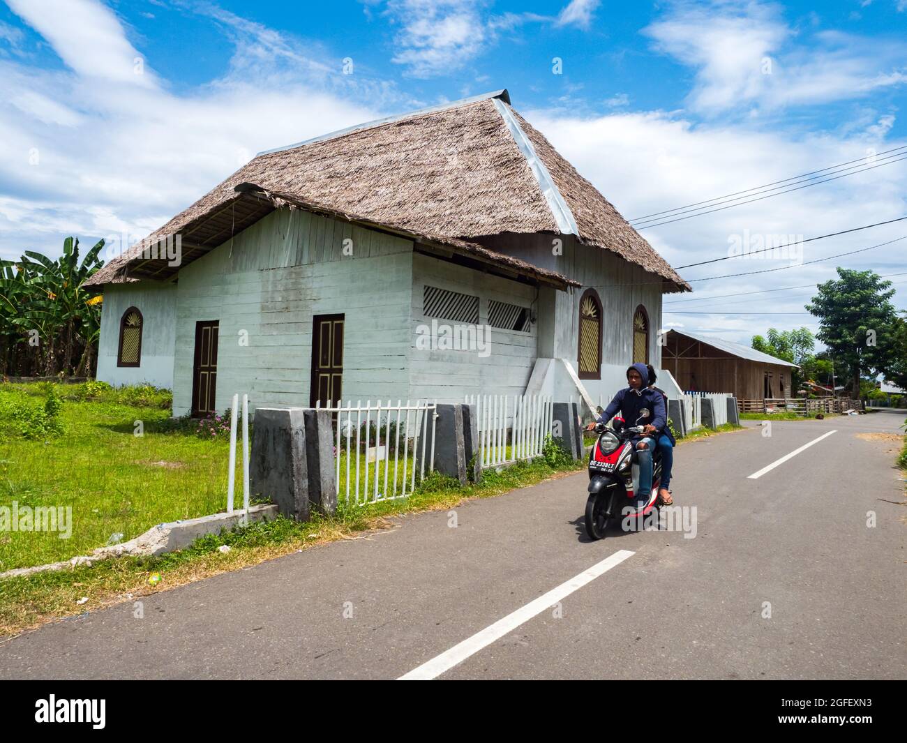 Ambon, Maluku, Indonesia, Asia - Feb, 2018: Chiesa cattolica sulla parte musulmana dell'isola di Ambon. Tra il 1999 e il 2002, Ambon era al centro Foto Stock