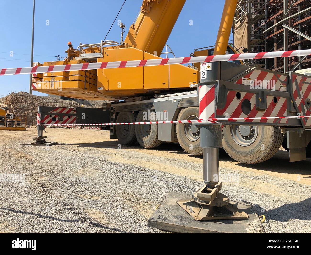 Gru mobile pesante in cantiere Foto Stock