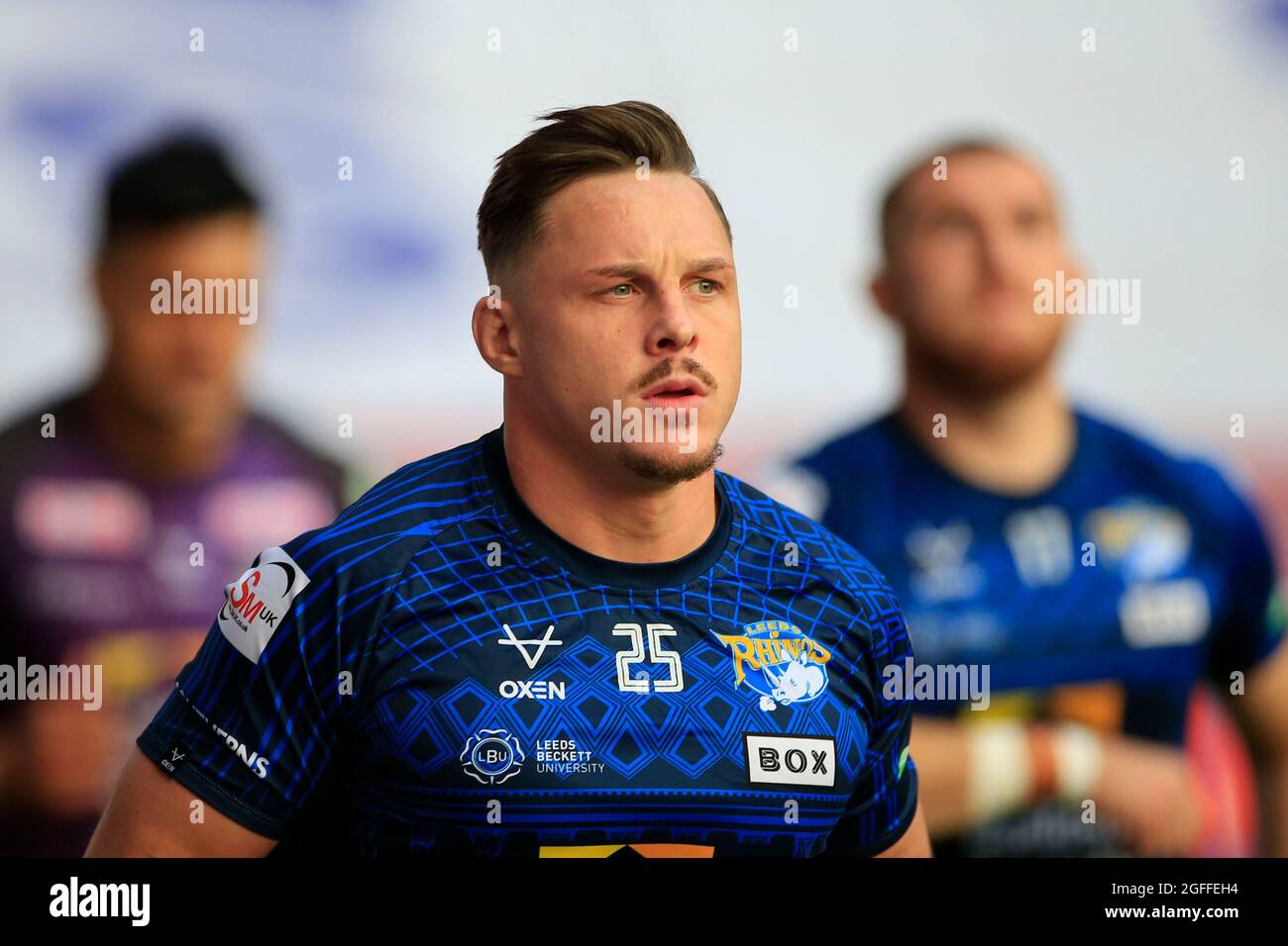 Wigan, Regno Unito. 25 ago 2021. James Donaldson (25) di Leeds Rhinos durante il warm up per la partita a Wigan, Regno Unito il 8/25/2021. (Foto di Conor Molloy/News Images/Sipa USA) Credit: Sipa USA/Alamy Live News Foto Stock