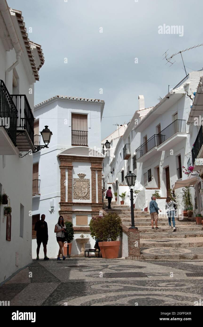 Vista strada, Frigiliana, Provincia di Malaga, Andalusia, Spagna Foto Stock