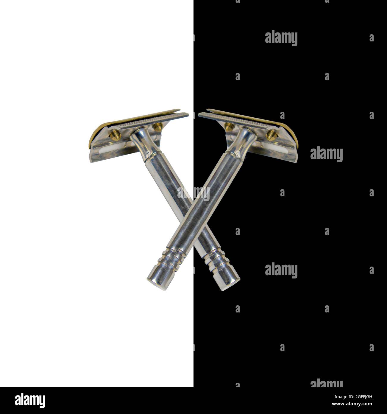 Rasoi incrociati isolati su sfondo bianco e nero. Concetto di minimalismo. Foto Stock