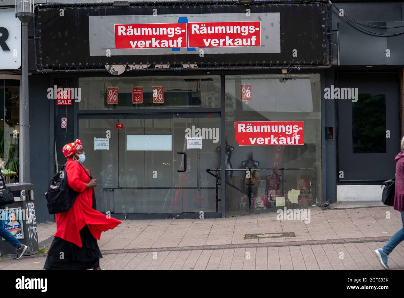 Negozio chiuso nel centro della città di Essen, Porschekanzel, ex negozio di abbigliamento, NRW, Germania Foto Stock