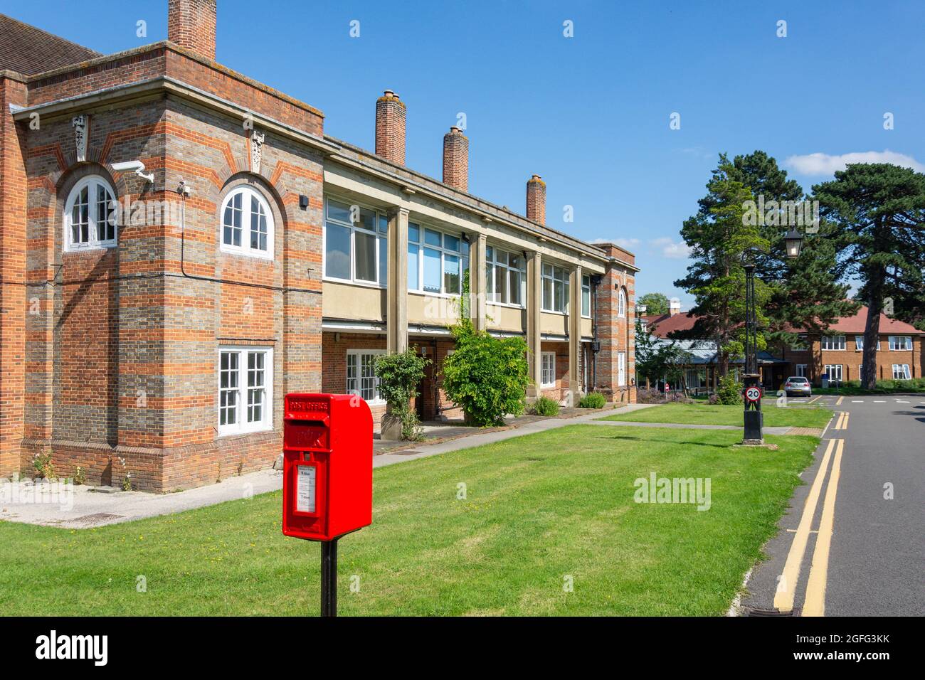 Whiteley House Nursing Home, Whiteley Village, Hersham, Surrey, Inghilterra, Regno Unito Foto Stock