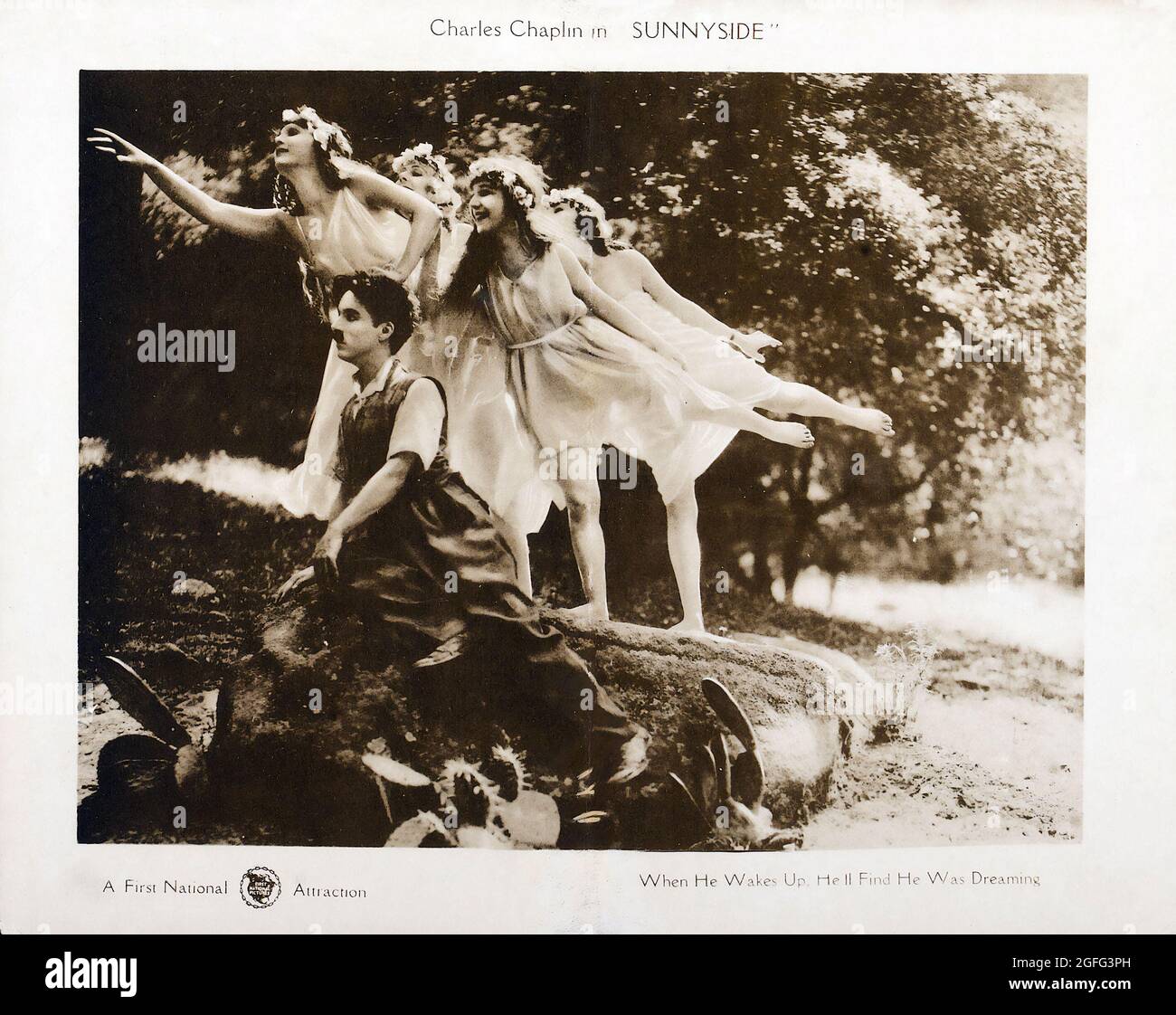 Foto di Charlie Chaplin in Sunny Side. Premere foto. 1919. Foto Stock