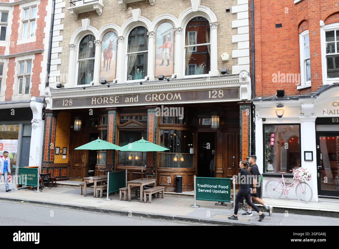 Il pub Horse and Groom sulla Great Portland Street nel quartiere Fitzrovia di Londra Foto Stock