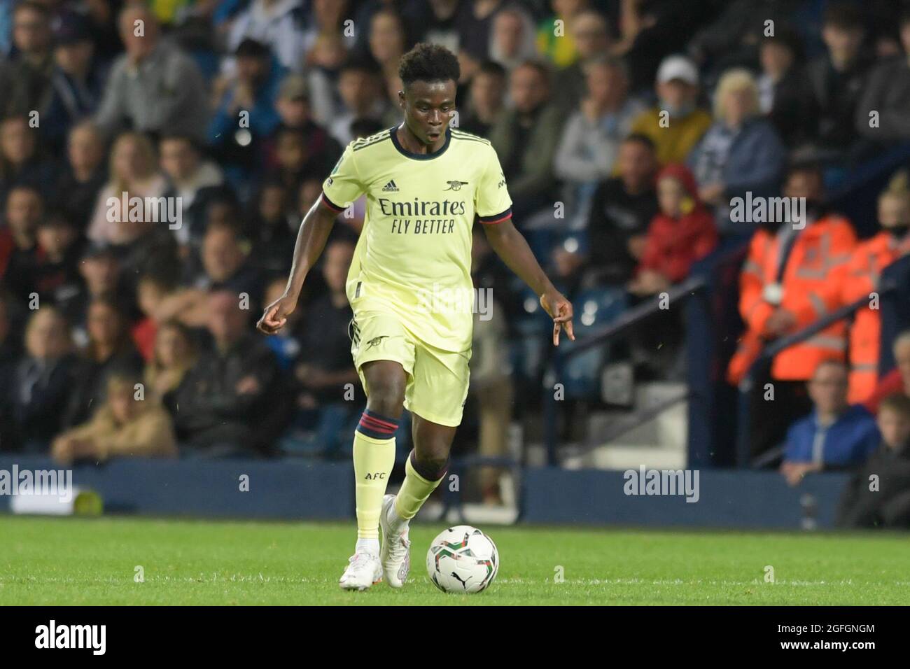 West Bromwich, Regno Unito. 25 ago 2021. Bukayo Saka #7 dell'Arsenal con la palla a West Bromwich, Regno Unito il 8/25/2021. (Foto di Simon Whitehead/News Images/Sipa USA) Credit: Sipa USA/Alamy Live News Foto Stock