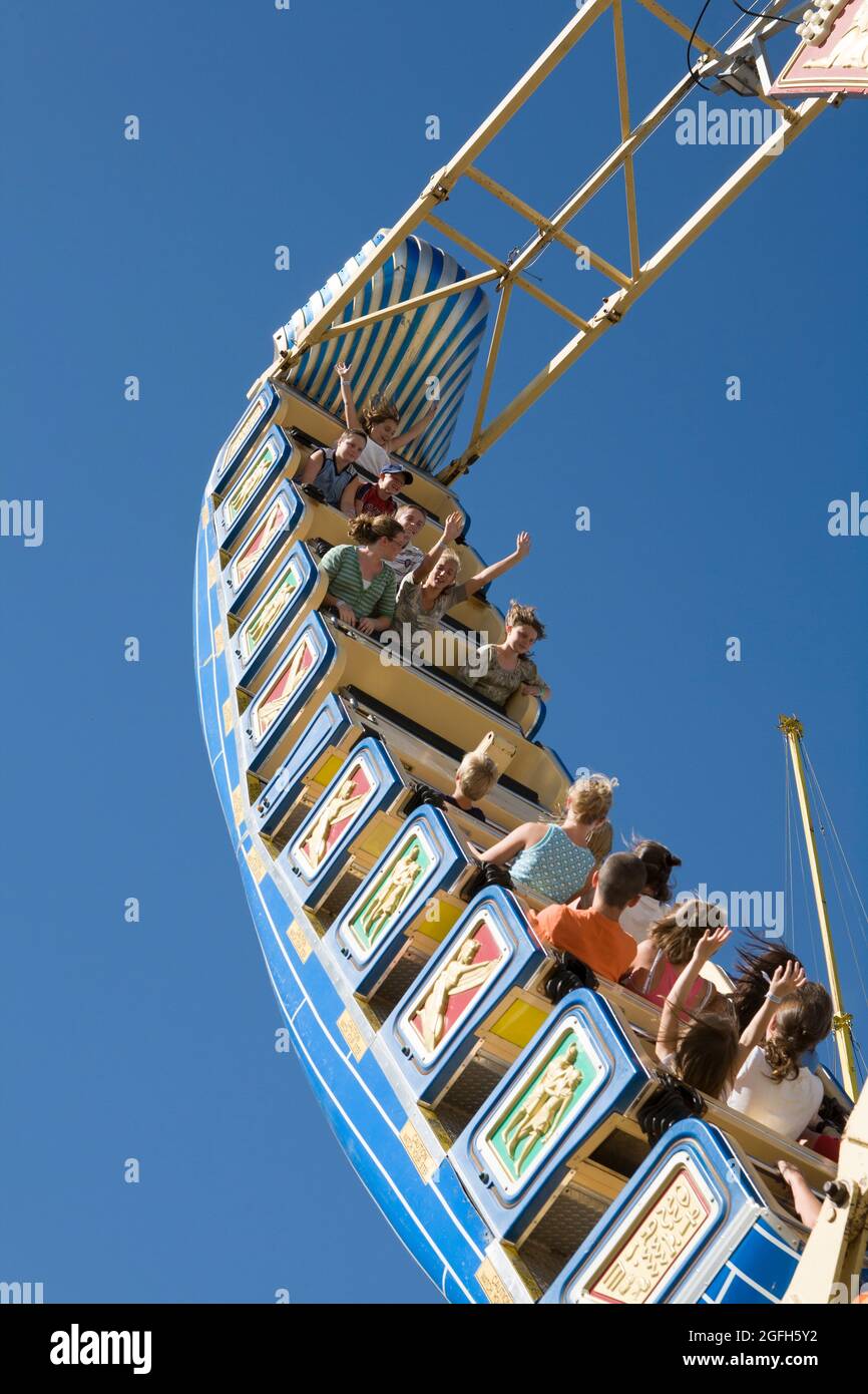 Gli amanti della fiera potranno godersi il Pharaoh's Fury Pendulum Swing Ride presso la Montana state Fair, Great Falls, MT. Foto Stock