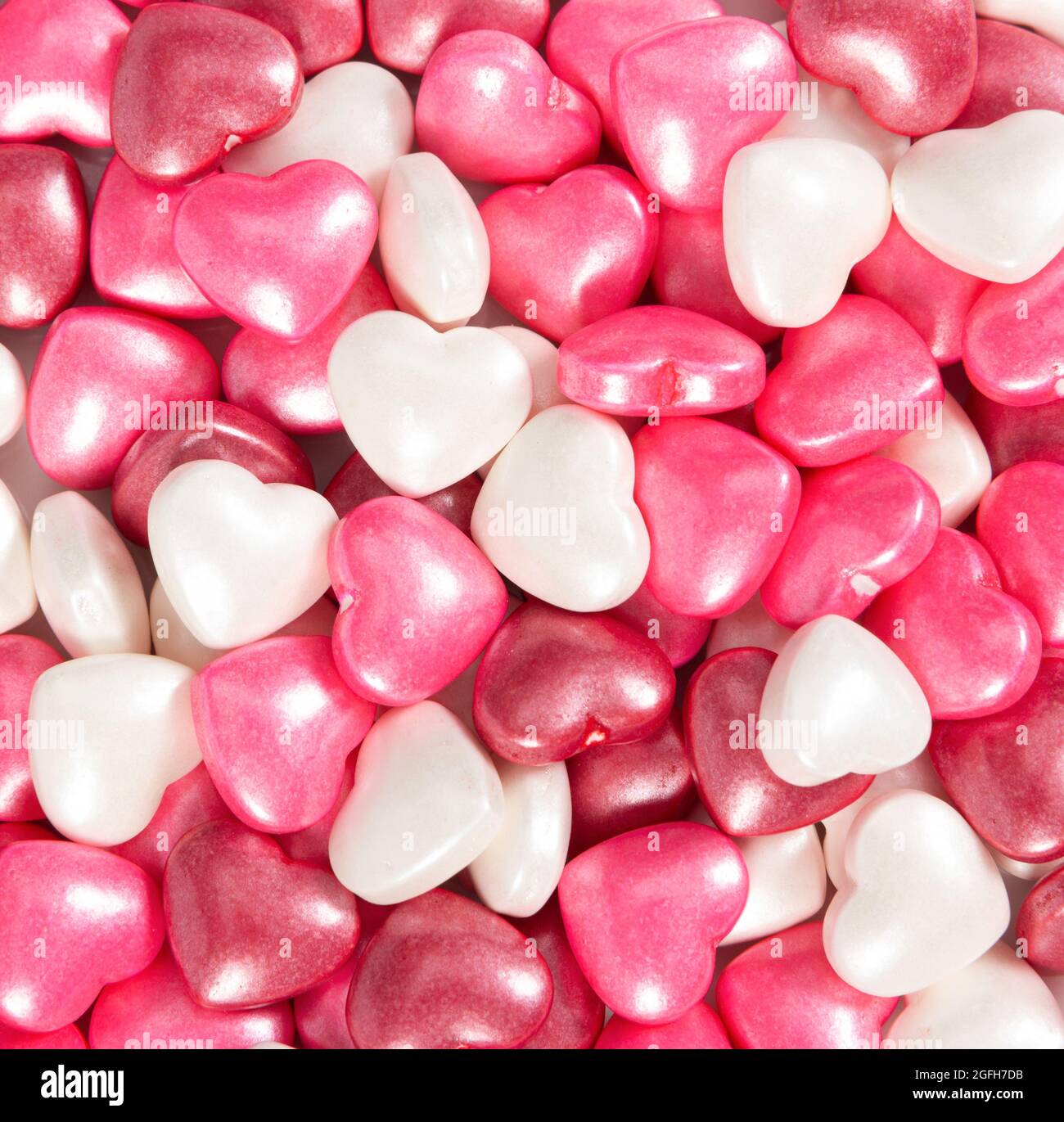Caramelle a forma di cuore come sfondo. San Valentino. Foto Stock