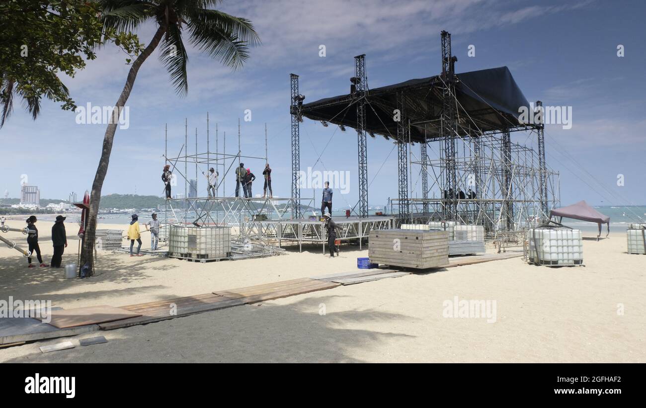Allestimento costruzione del Festival della Musica di Pattaya Maggio 2019 Beach Road Pattaya Thailandia Foto Stock