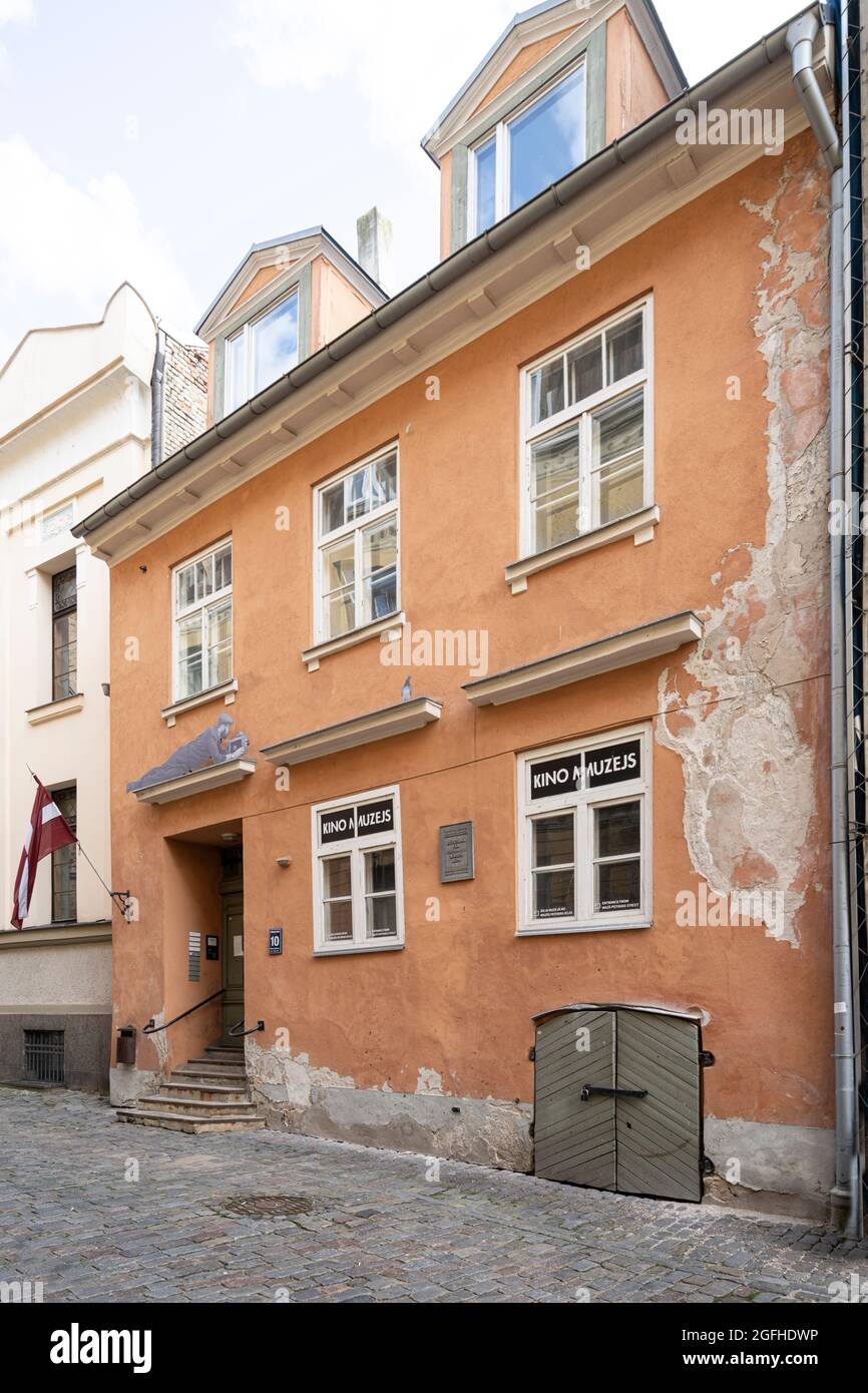 Riga, Lettonia. 22 agosto 2021. Vista esterna del museo Kino all'ingresso del centro città, Foto Stock