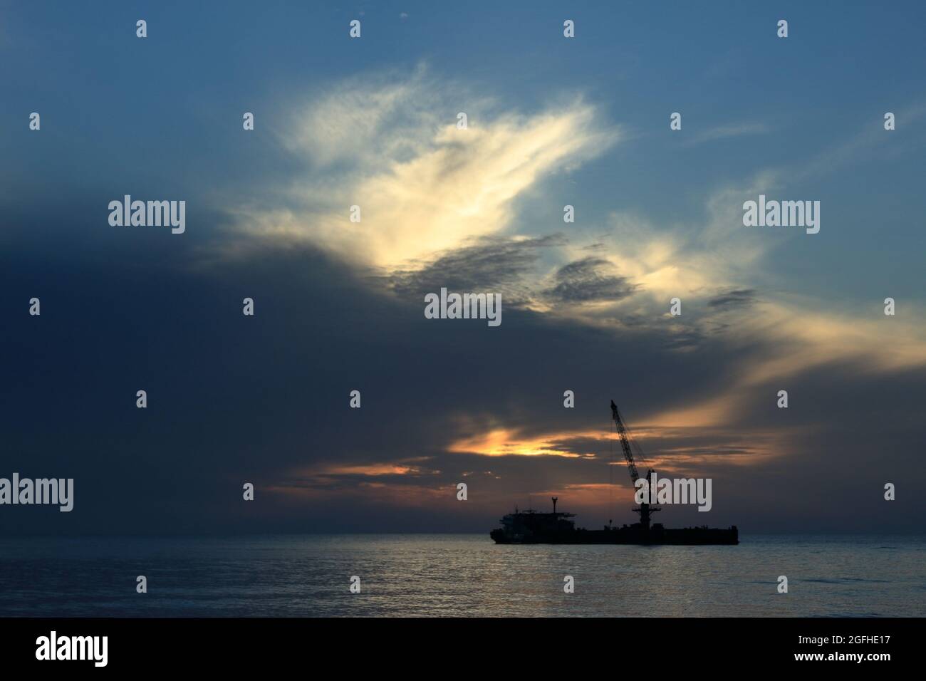 Set fotografico di nuvole al mattino, a sunrise e cambiando il colore e la forma delle nuvole in forme differenti Foto Stock