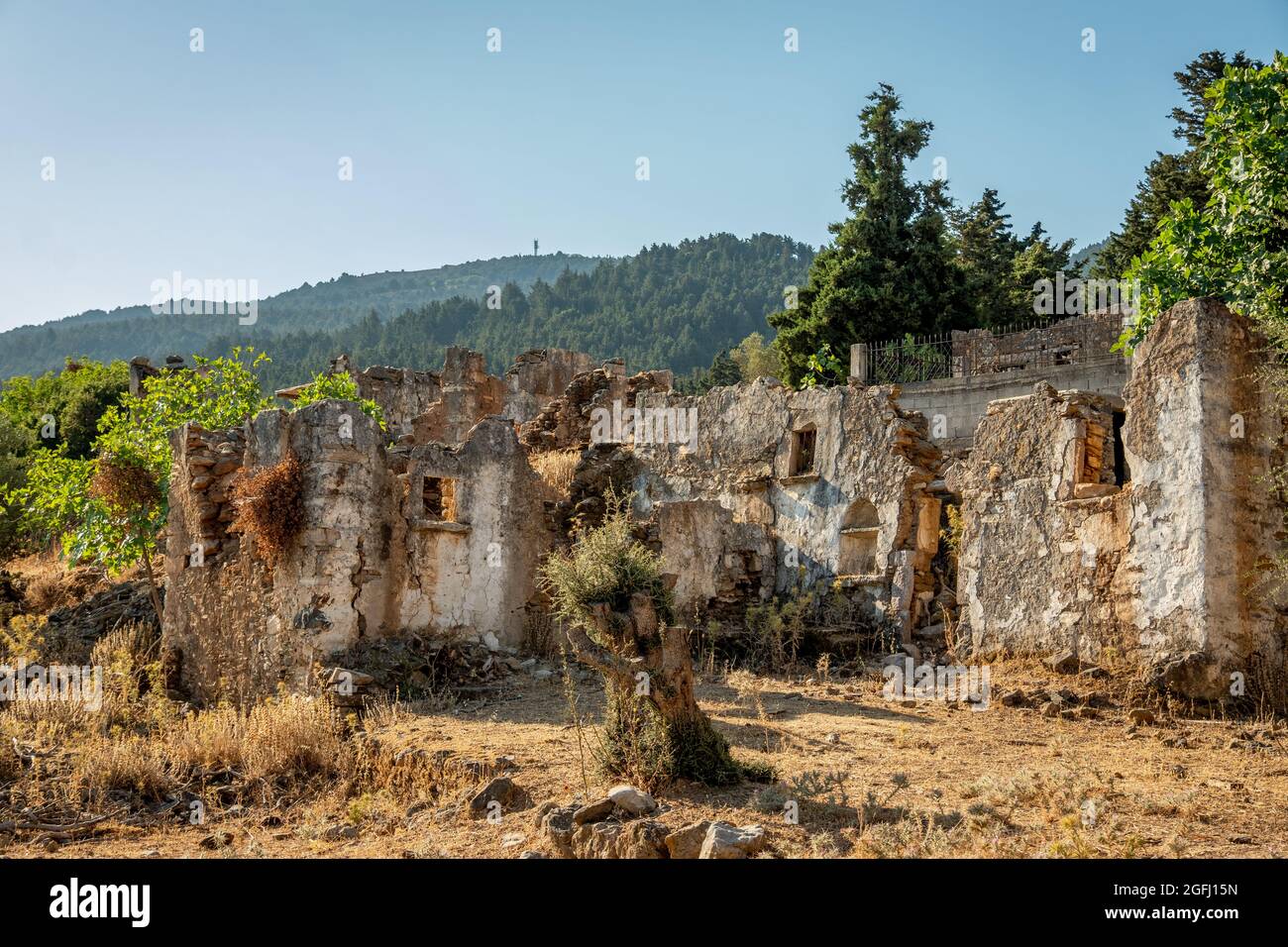 Edifici fatiscenti nella città fantasma di Chaichoutes a Kos Foto Stock