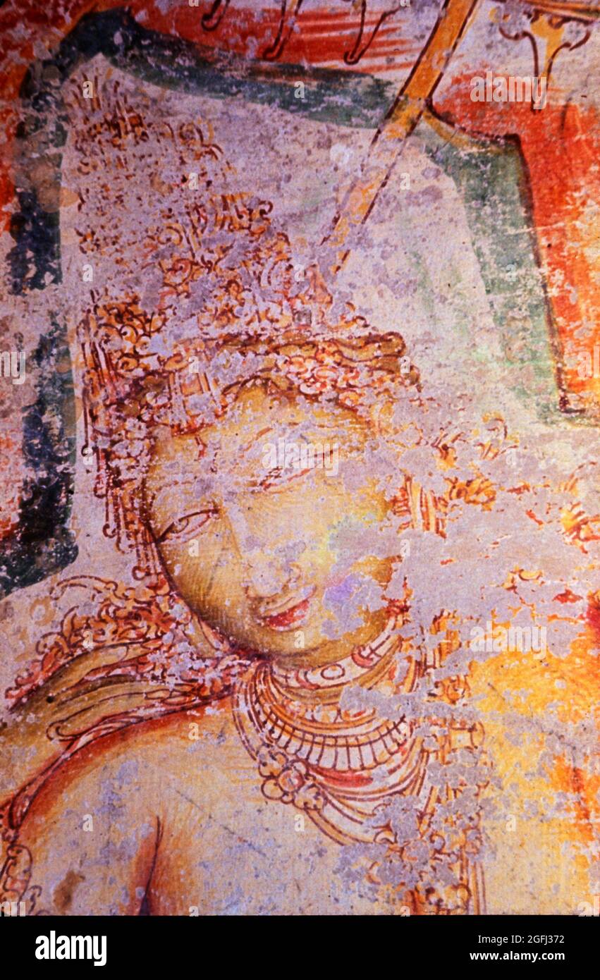 India: Panamalai, tempio di Talagiriswara 8. Secolo d.C. Pittura nel reliquiario secondario di proiezione (Nord) Parvati viso dettaglio. Foto Stock