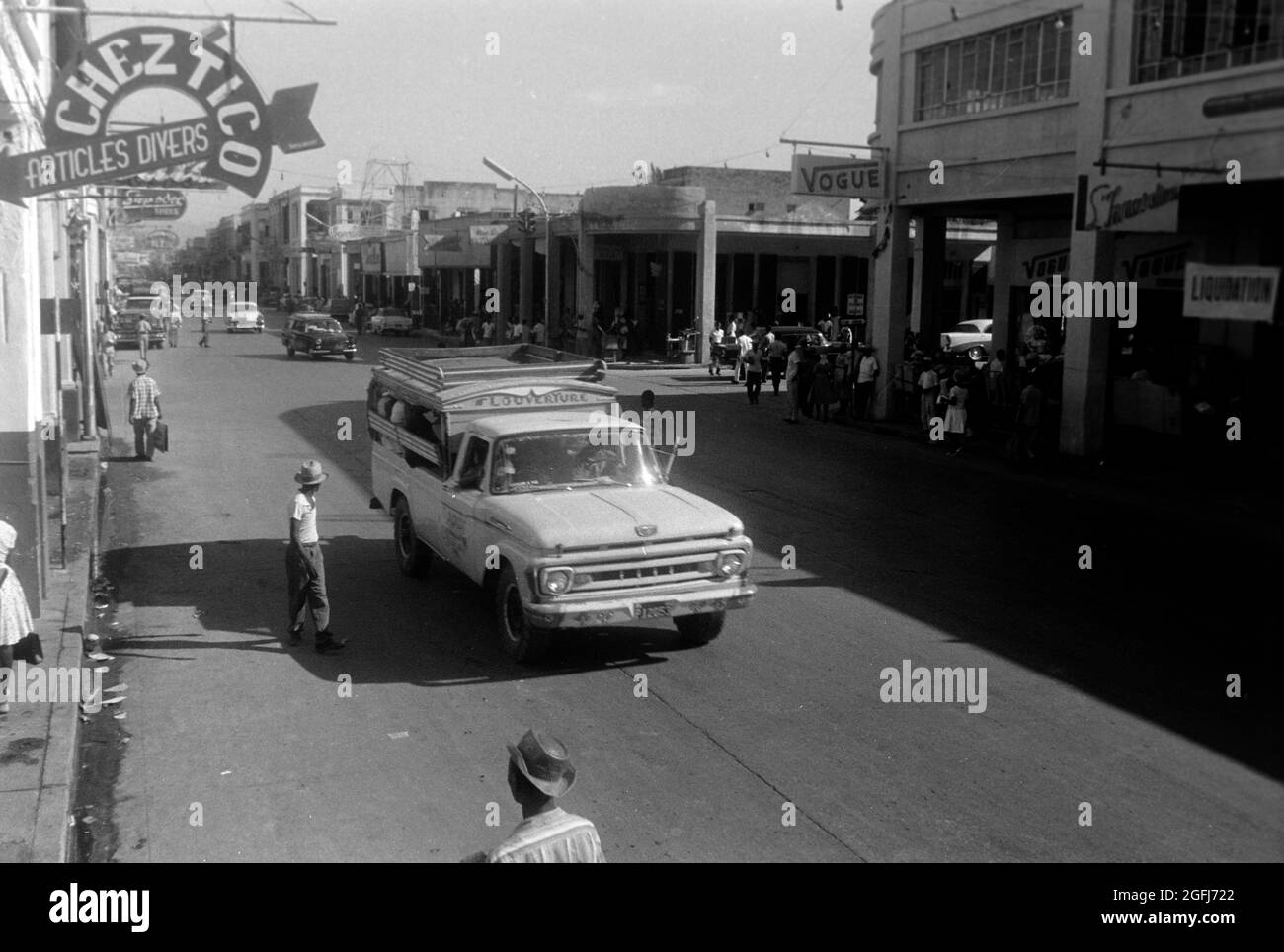 Hauptstraße a Port-au-Prince, Haiti, 1966. La strada principale di Port-au-Prince, haiti, 1966. Foto Stock