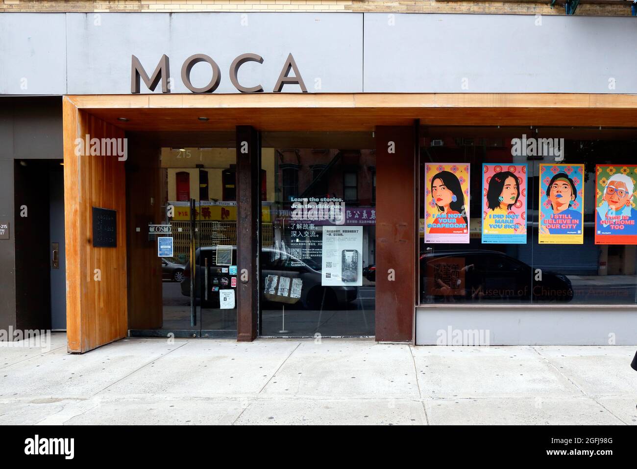 Museum of Chinese in America, 215 Centre St, New York, foto di un museo di storia a Manhattan Chinatown con poster di odio asiatici Stop Foto Stock