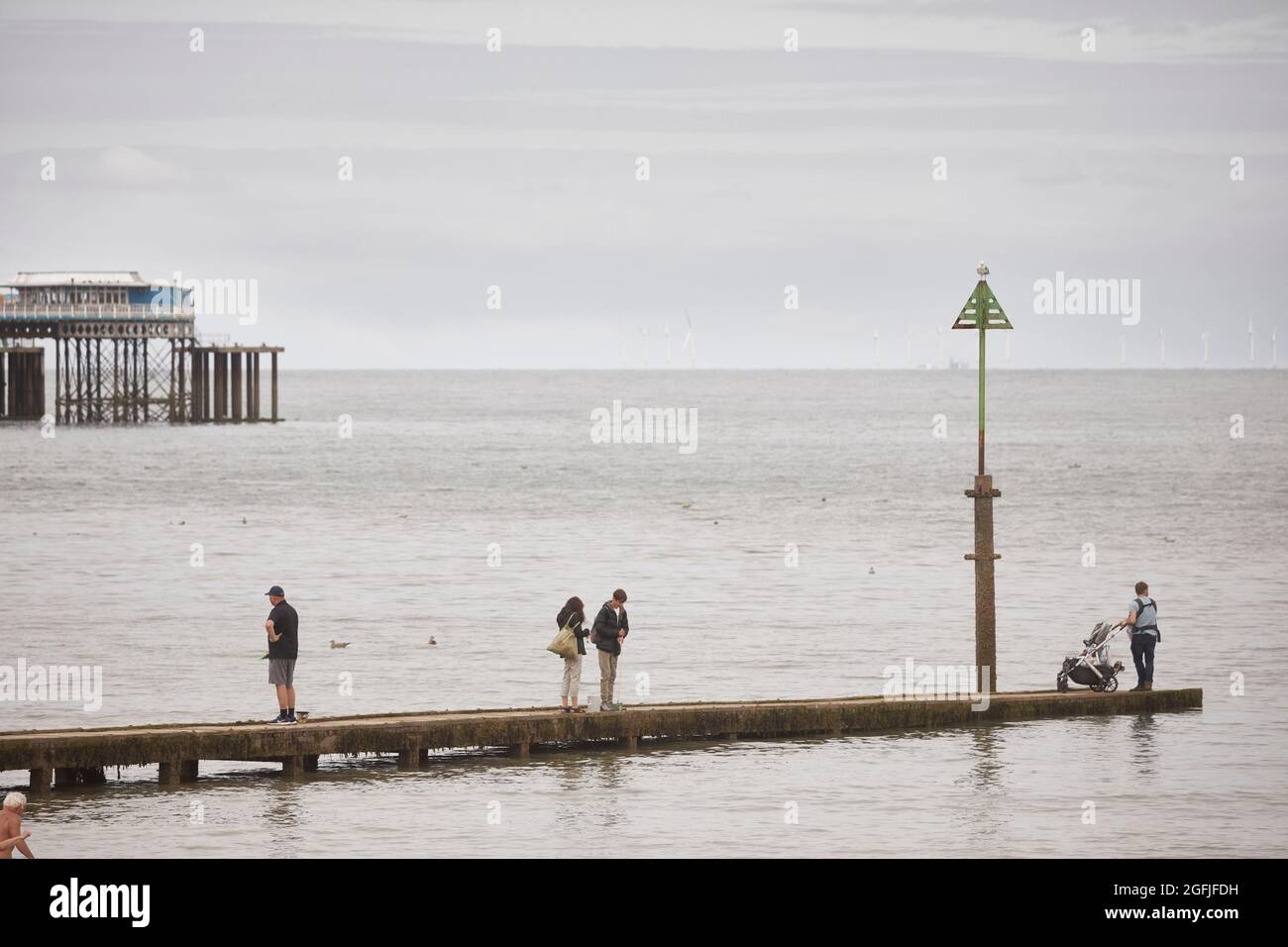 Llandudno città costiera nel Galles settentrionale, molo di legno nel Mare d'Irlanda Foto Stock