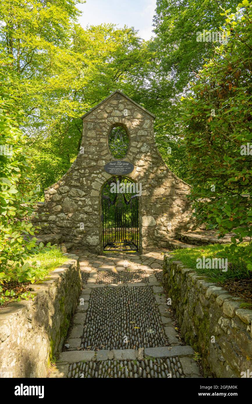 La tomba di David Lloyd George designato da Clough Williams-Ellis a Llanystumdwy Galles del Nord Foto Stock
