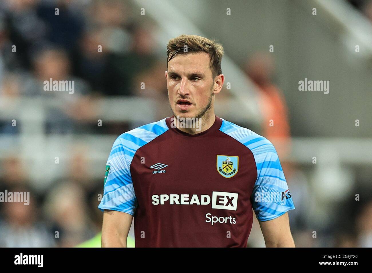 Chris Wood #9 di Burnley durante la partita a Newcastle, Regno Unito, il 25/8/2021. (Foto di Mark Cosgrove/News Images/Sipa USA) Foto Stock