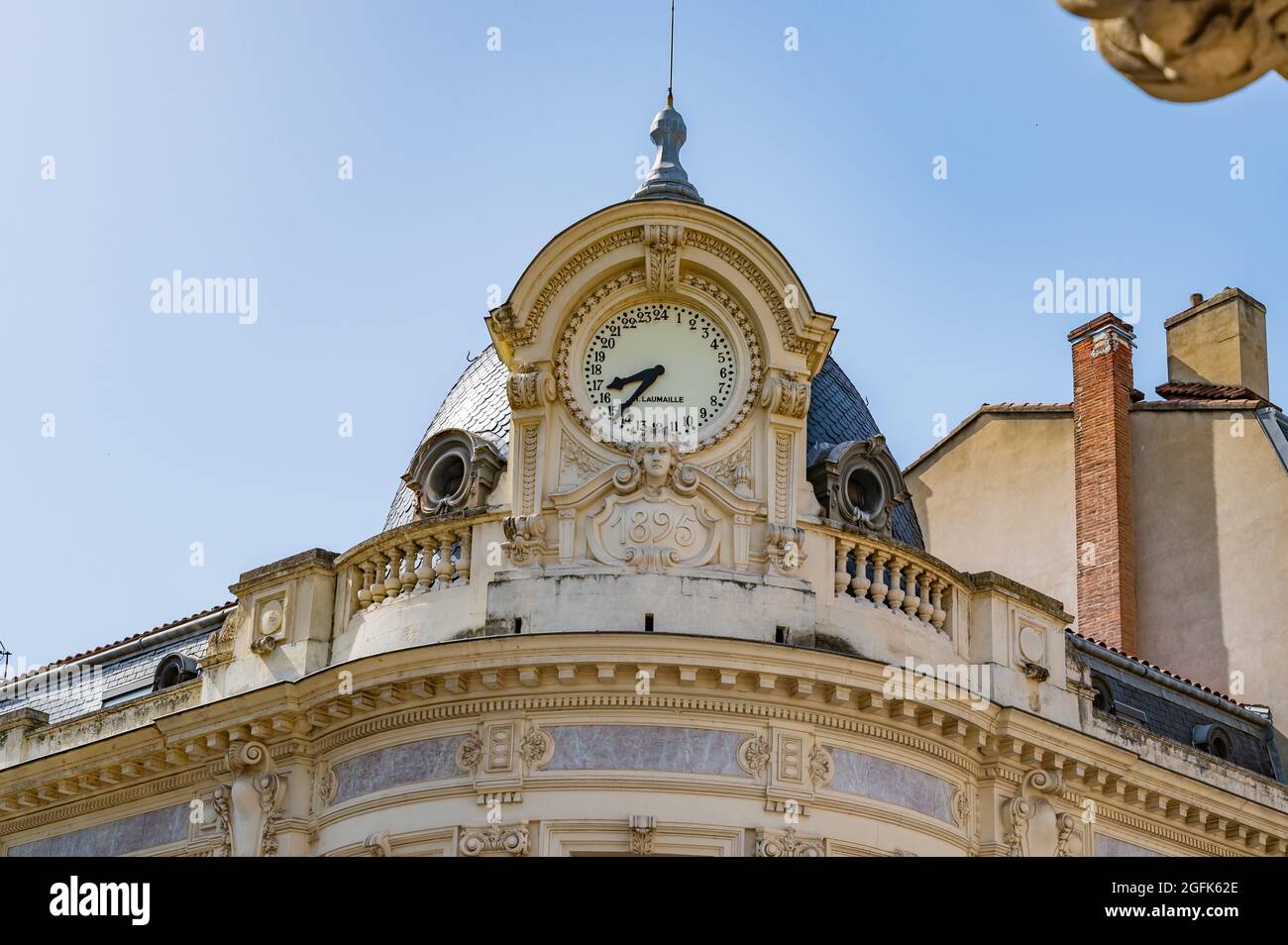 Un pezzo unico di tempo di misurazione è il 24 ore di orologio a Rue d’Alsace-Lorraine a Tolosa, Francia meridionale Foto Stock