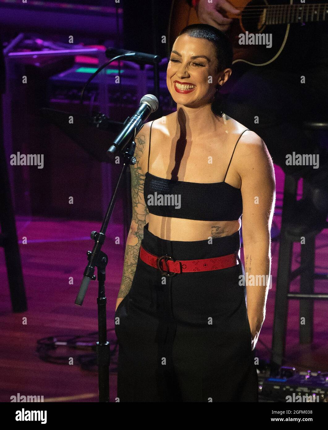 Laura Veltz si esibisce al 14° Annual ACM Honors al Ryman Auditorium di mercoledì 25 agosto 2021, a Nashville, Tenn. Foto: ImageSPACE/Sipa USA Foto Stock